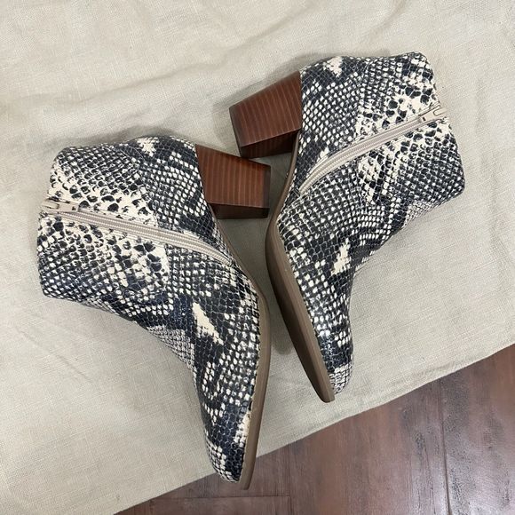 VIONIC Orthaheel Windom Snakeskin Print Leather Zip Ankle Boots - Picture 4 of 11